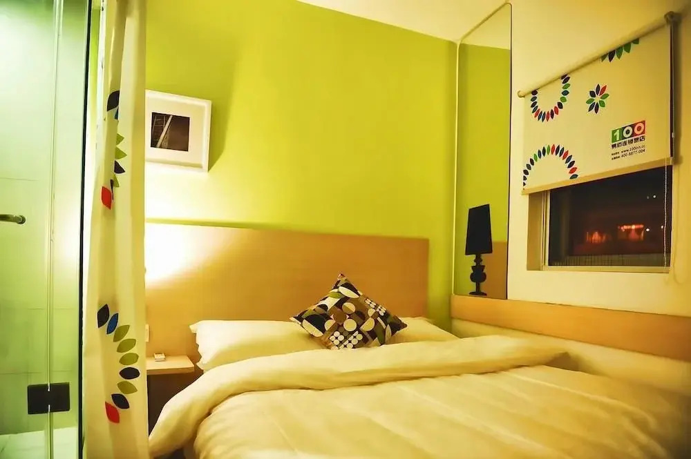 100 Hotel