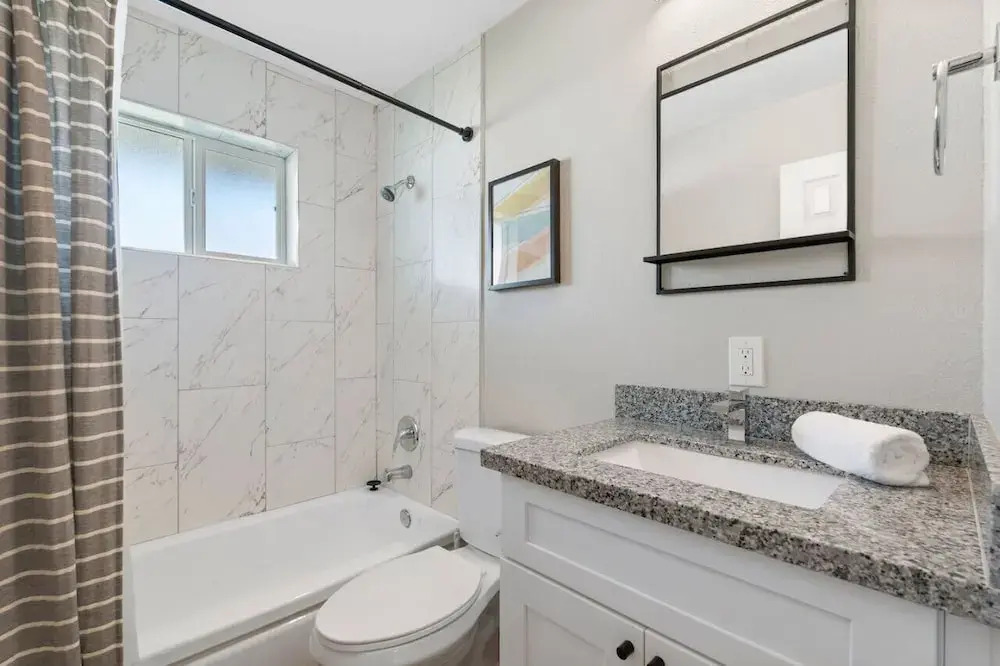 Fashion Square Apt8