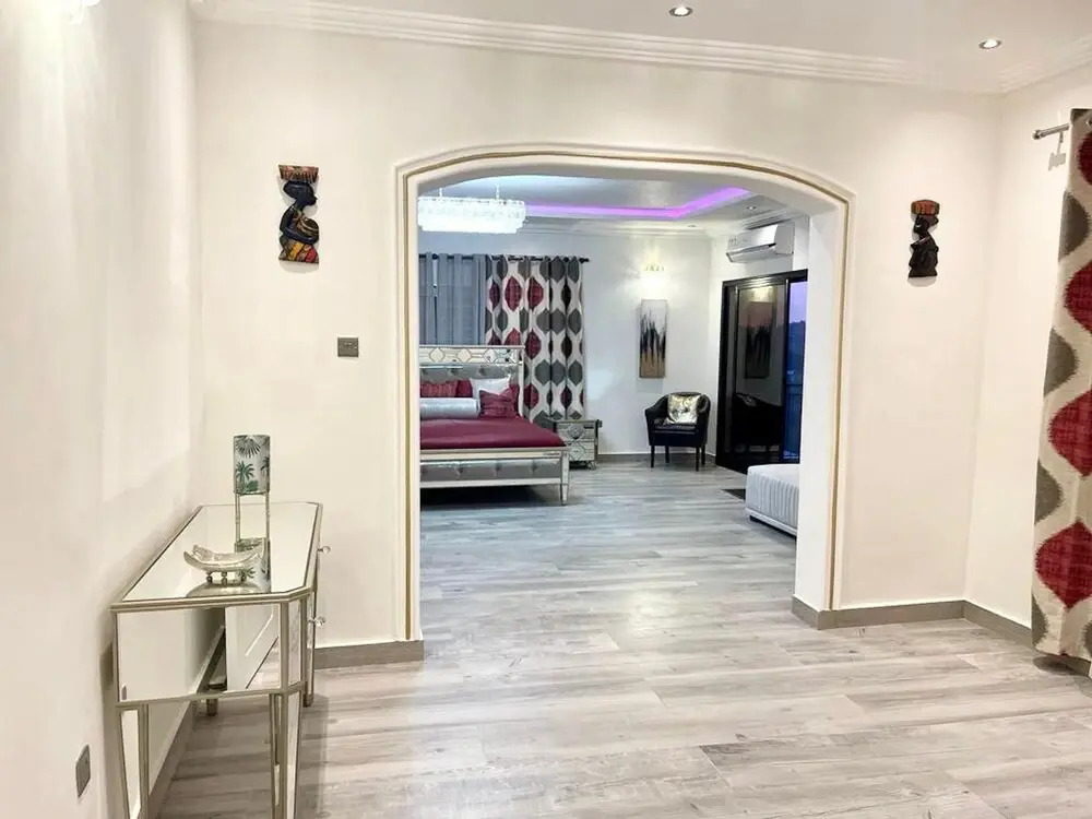 2 Bed Apartment Sleeps 4 - Jacuzzi, Parking, Wifi
