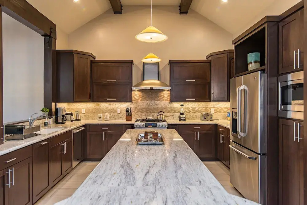 Ski-centric 4br W/ Hot Tub 4 Bedroom Home