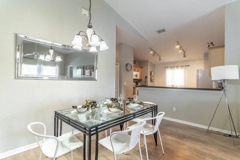 17637 Silver Creek