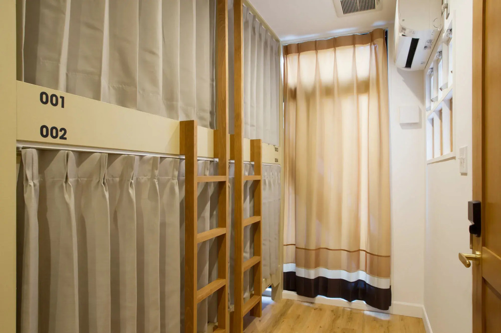 THE NEXT DOOR Dormitory & Private Hostel