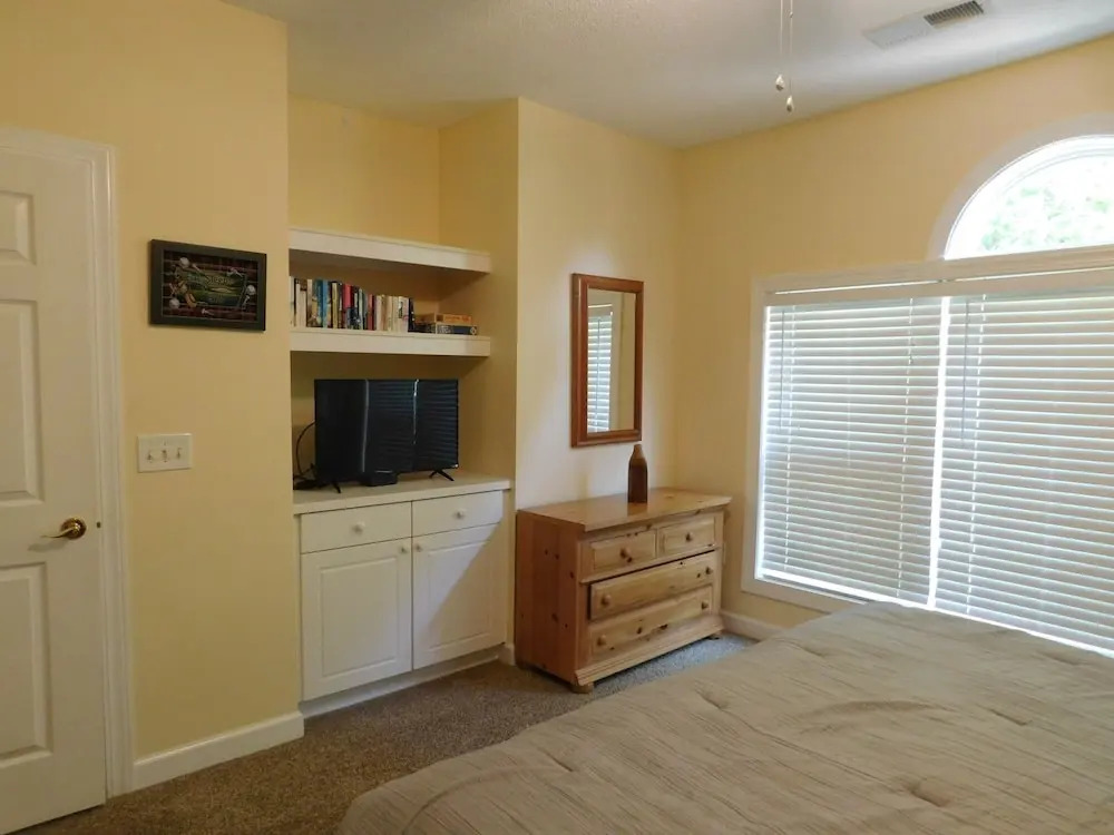 Wedgewood #523 2 Bedroom Condo by RedAwning