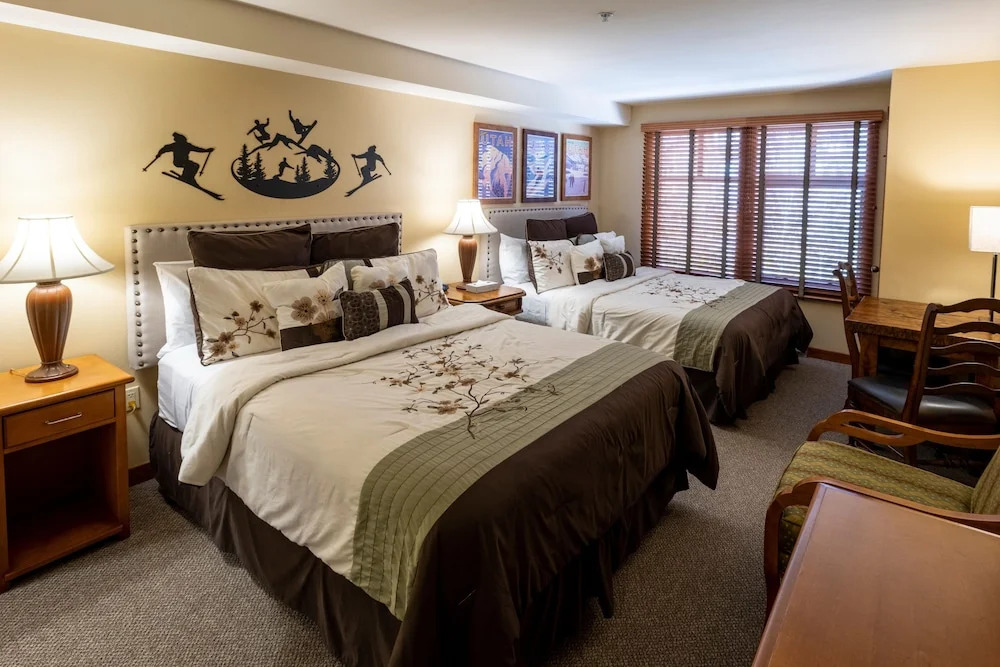 2215 - Two Bedroom Deluxe Eagle Springs East 2 Condo by RedAwning