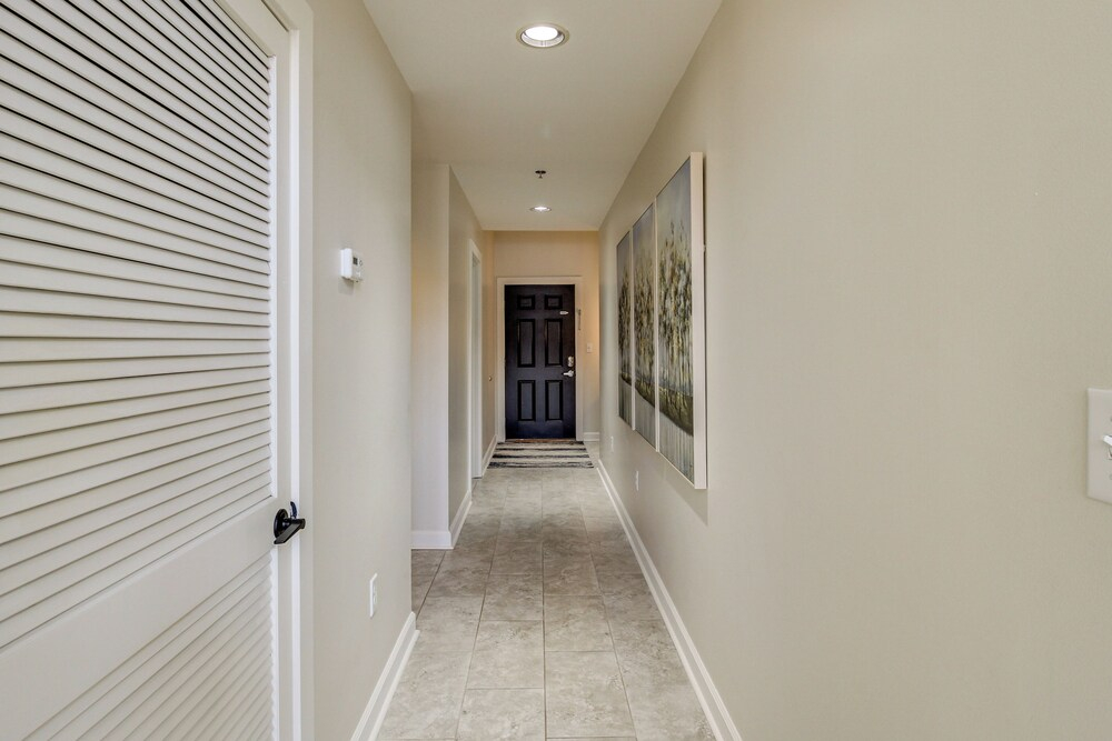 Lakefront Condo 3 Mi to Historic Guntersville!