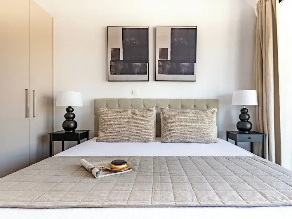 Sanders River Plaza - Chic 2 Bedroom Apartment