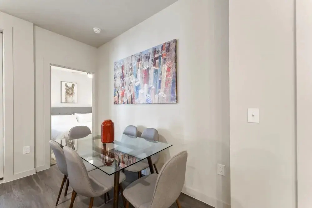 Cozy Chic 2BR King Suite Close to DT Domain UT
