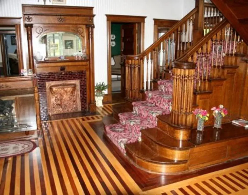 Historic Mansion House Inn