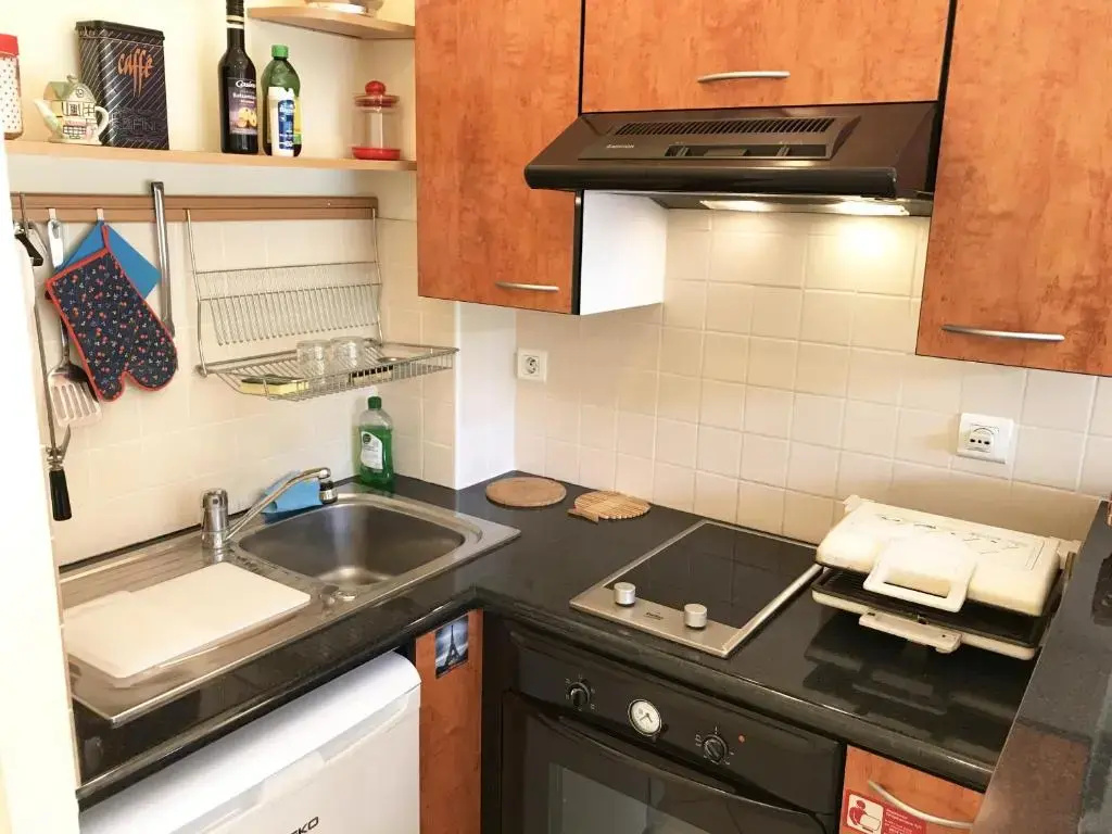 BH - 4 PEOPLE - Flat close to railway station and sea