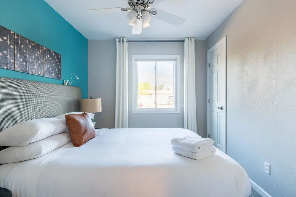 4BR Remodeled Classic near Old Town by WanderJaunt