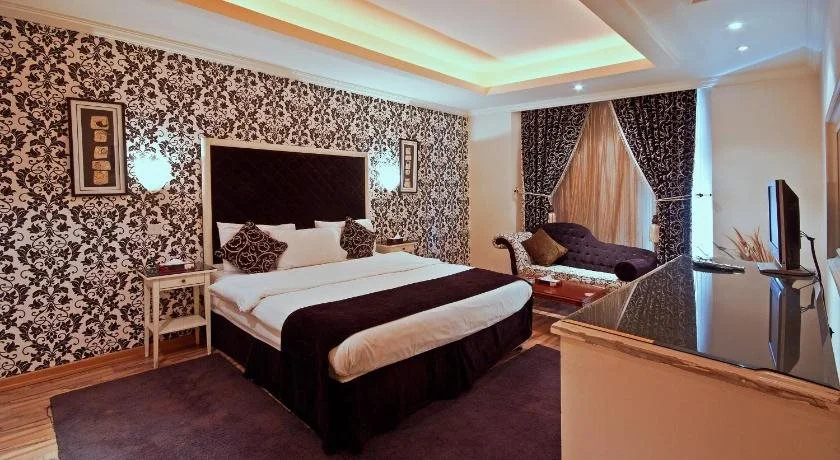 Royal In Villas