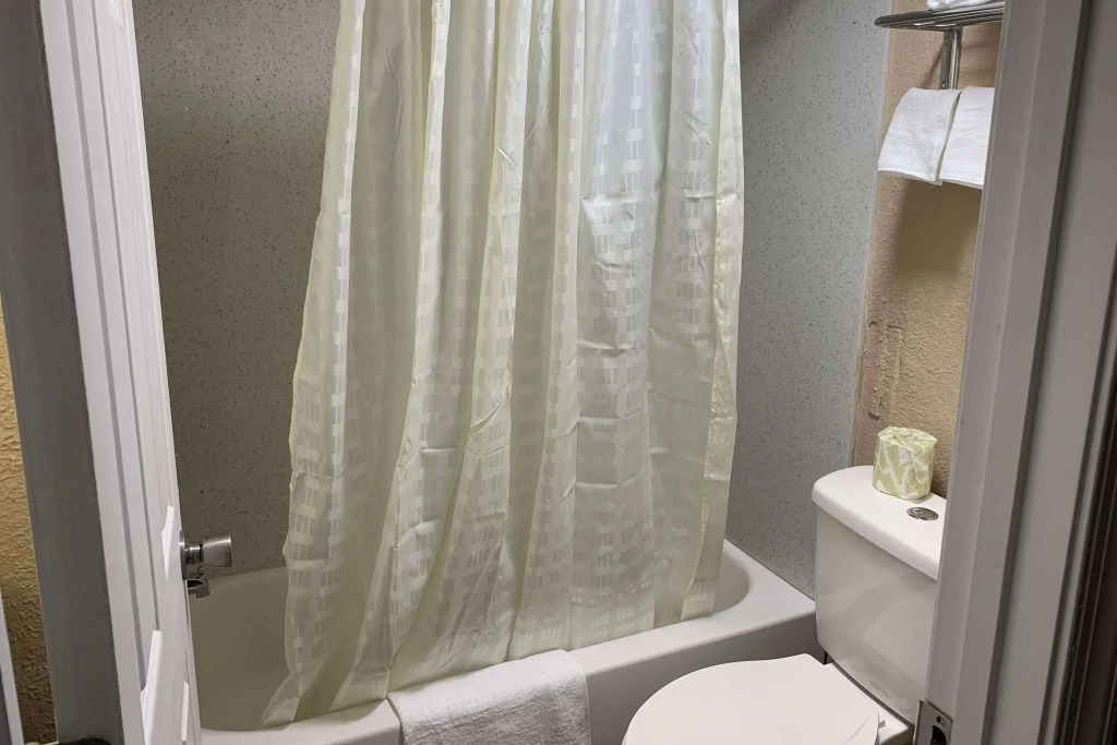 Super 8 by Wyndham Newport News