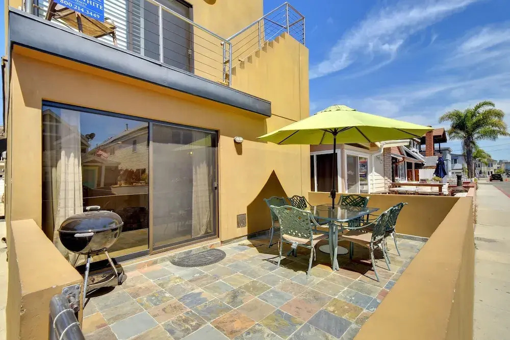 303 35th St 68219 by RedAwning
