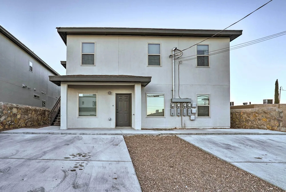 Spacious El Paso Apt, 6 Mi to Downtown!