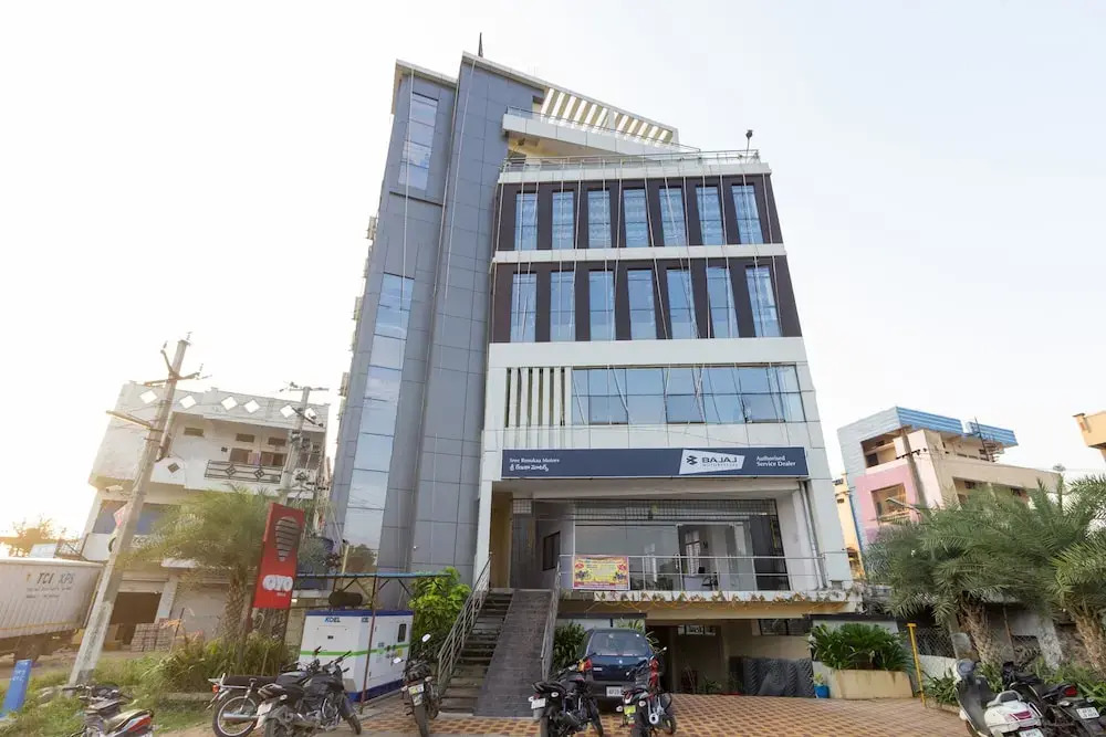 OYO 7627 Royal Plaza