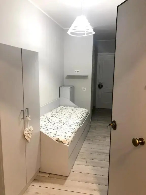 One bedroom appartement with wifi at Napoli