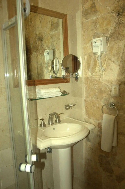 Cancun International Suites