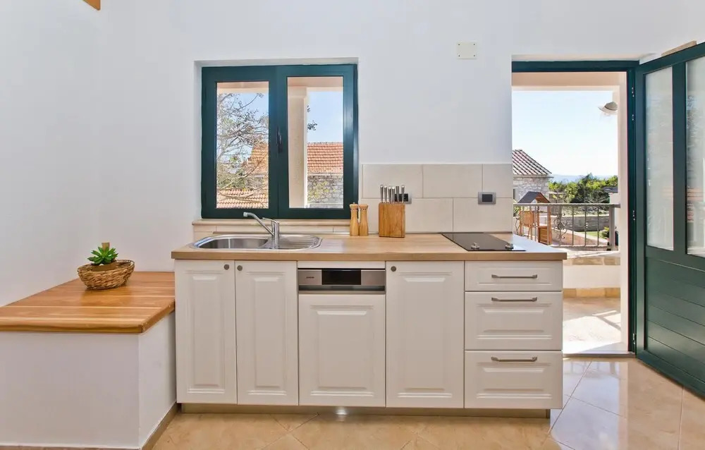 Pet Friendly Home In Bogomolje