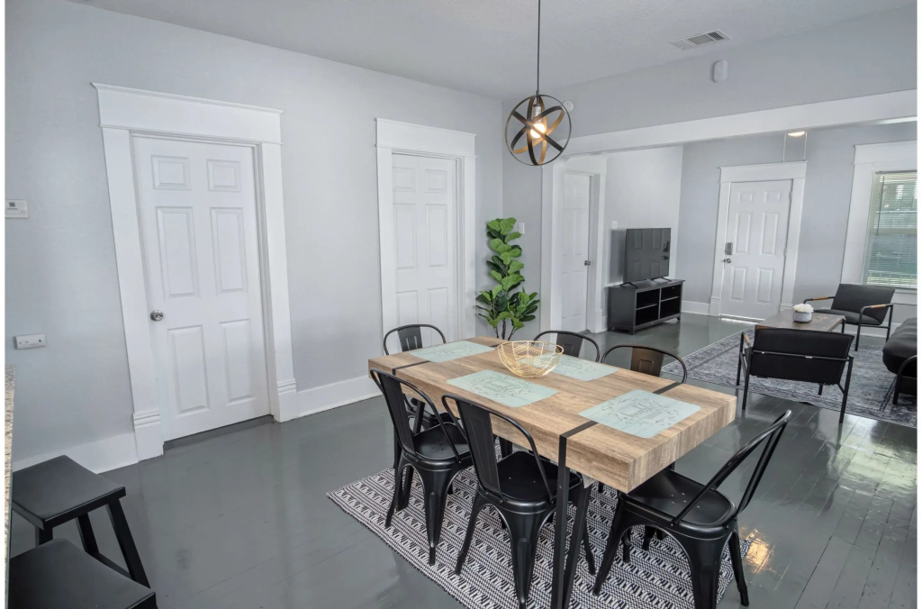 Wonderful 3 BR 2 BA Near Downtown