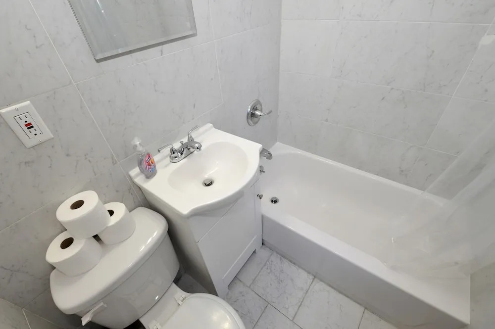 Comfy 1 Bed 1 Bath Apartment in NYC