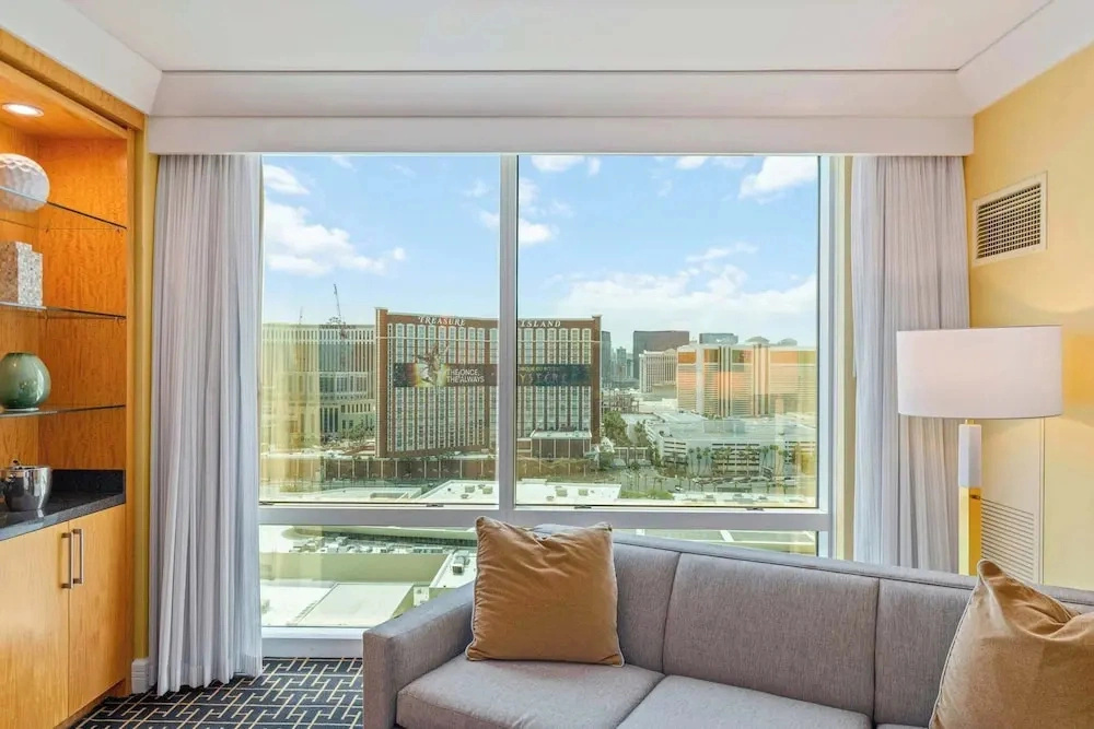 Renovated Trump Hotel Las Vegas Studio Strip Views 2803