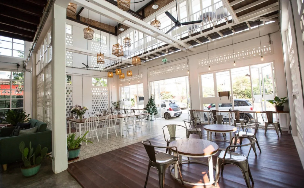 Memmoth Cafe & Hostel in Lampang