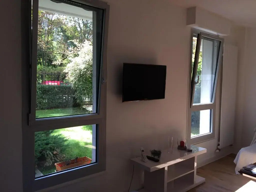 Trés Beau Studio (face bois), 10mn de l'Etoile