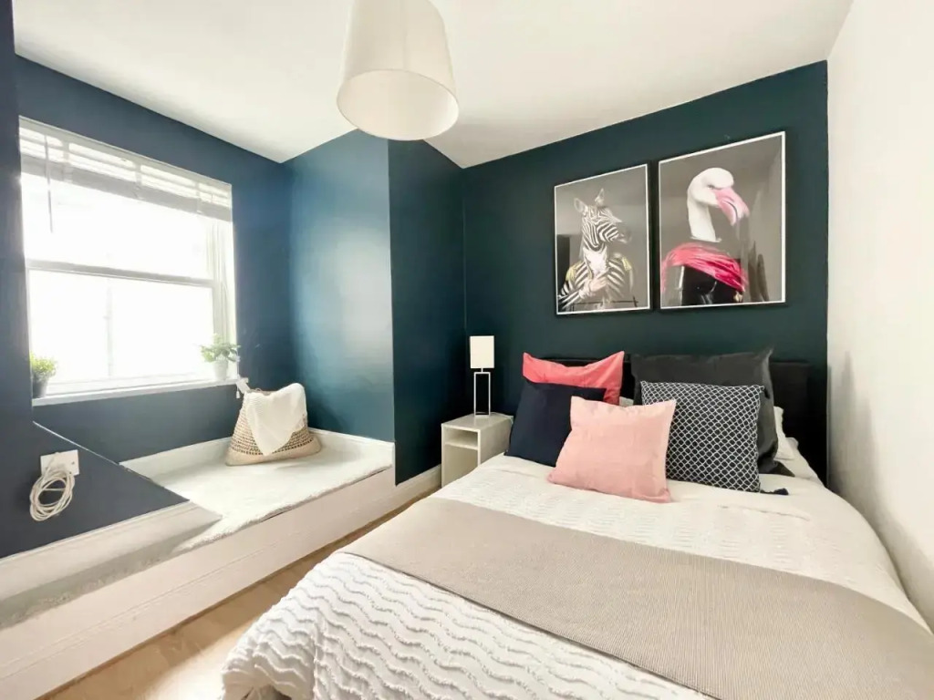 *New* Beautiful 2 Bedroom House in Central Location