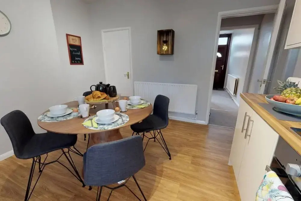 StayZo 2BR House Accommodation in Peterborough