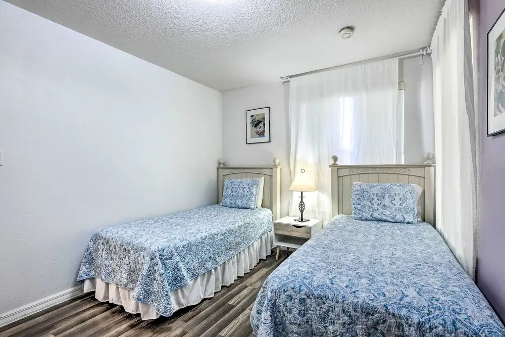 Bright Kissimmee Condo < 6 Mi to Disney World