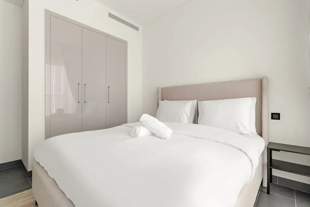 Modern 1BR in The Crest With Pool and gym