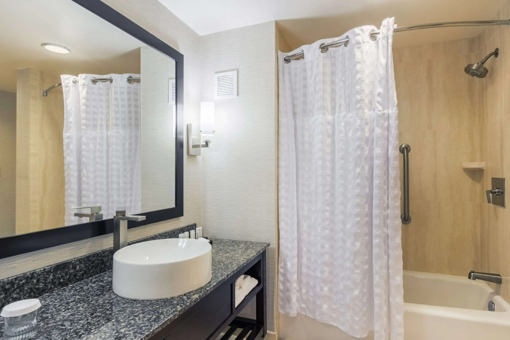 Embassy Suites by Hilton Newark Airport