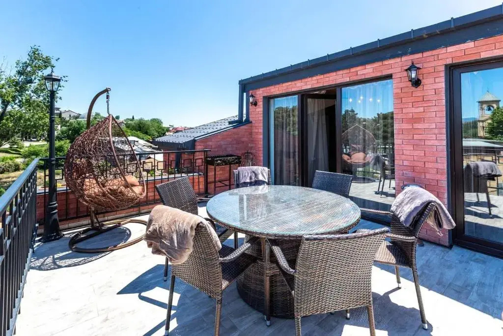 3BR apt w huge terrace & magnificent views