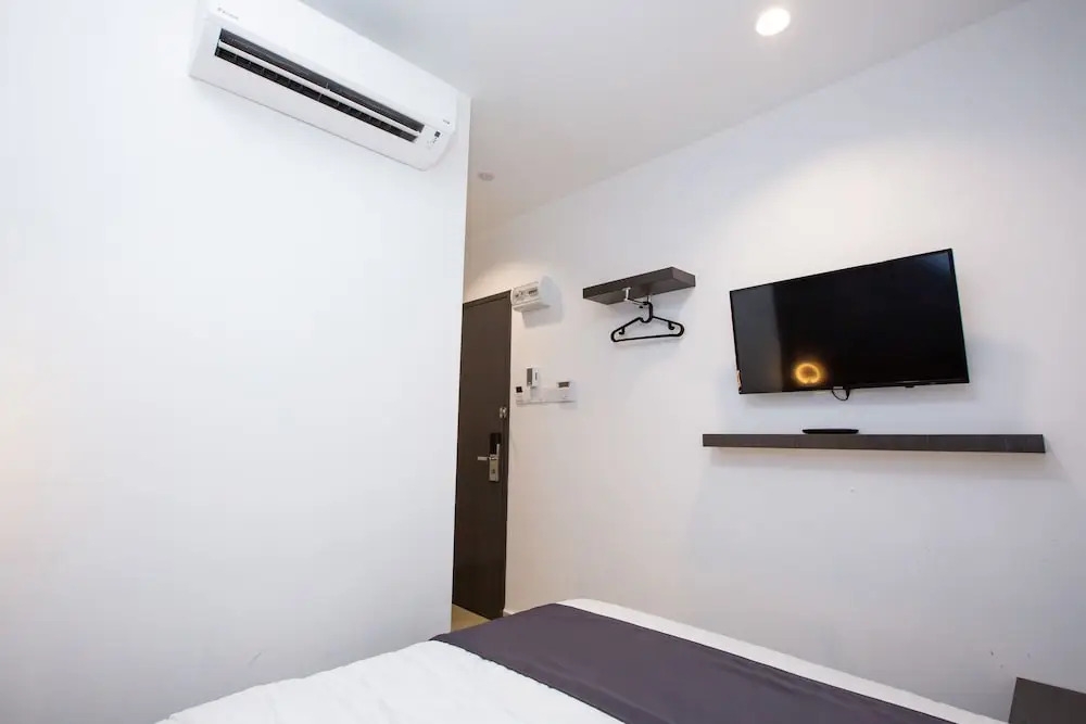 1 Hotel Signature