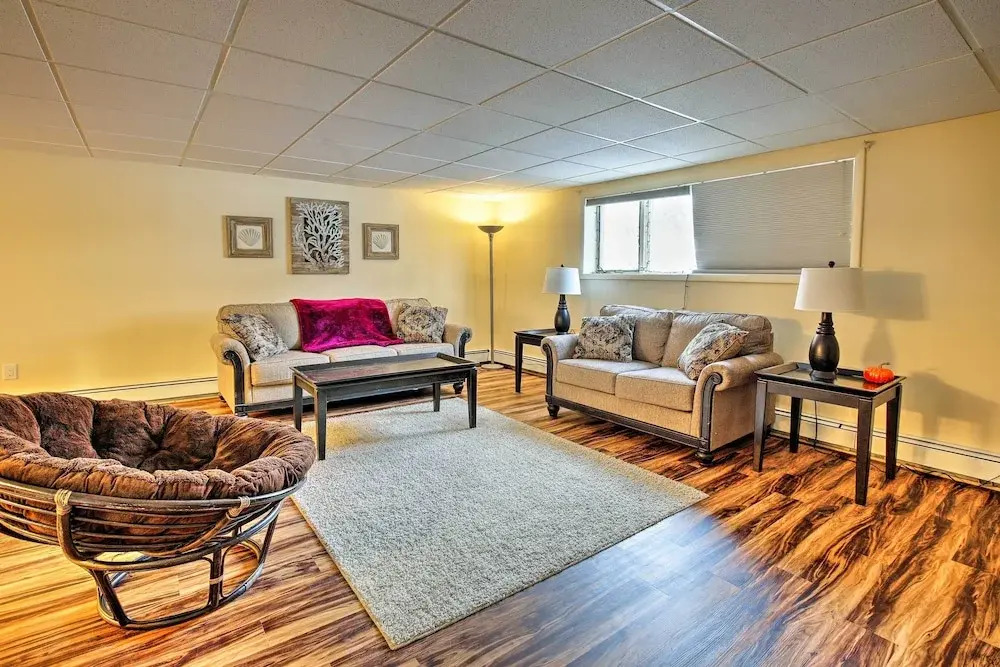 Lakefront Fairbanks Unit, 1 Mile to Pioneer Park!
