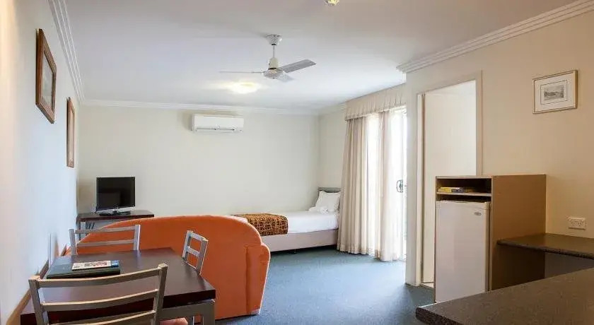 Mandarin Motel