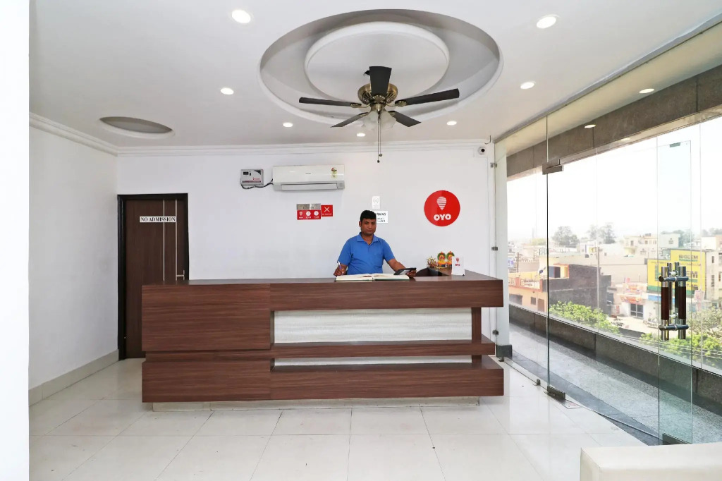 The Reverend by OYO Rooms