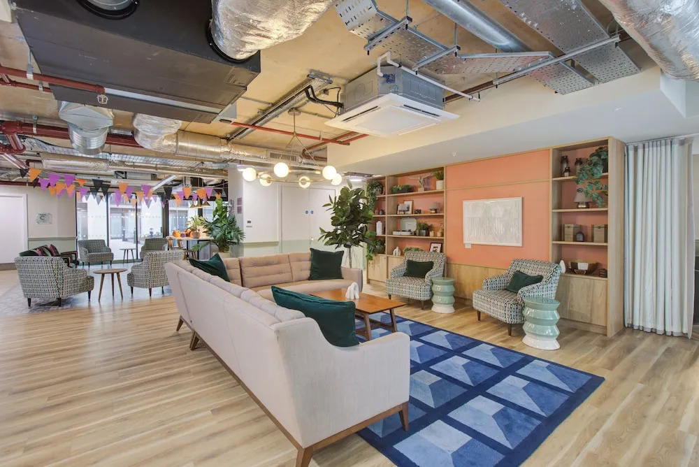Verdant in Bristol With 1 Bedrooms and 1 Bathrooms