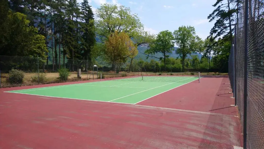 Domaine des Cèdres : Logis Hôtel, Résidence, Gîtes et Insolites
