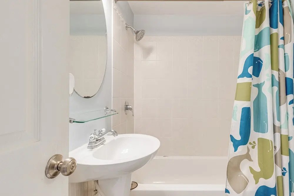 Hamptons Vacation Rental w/ Saltwater Pool