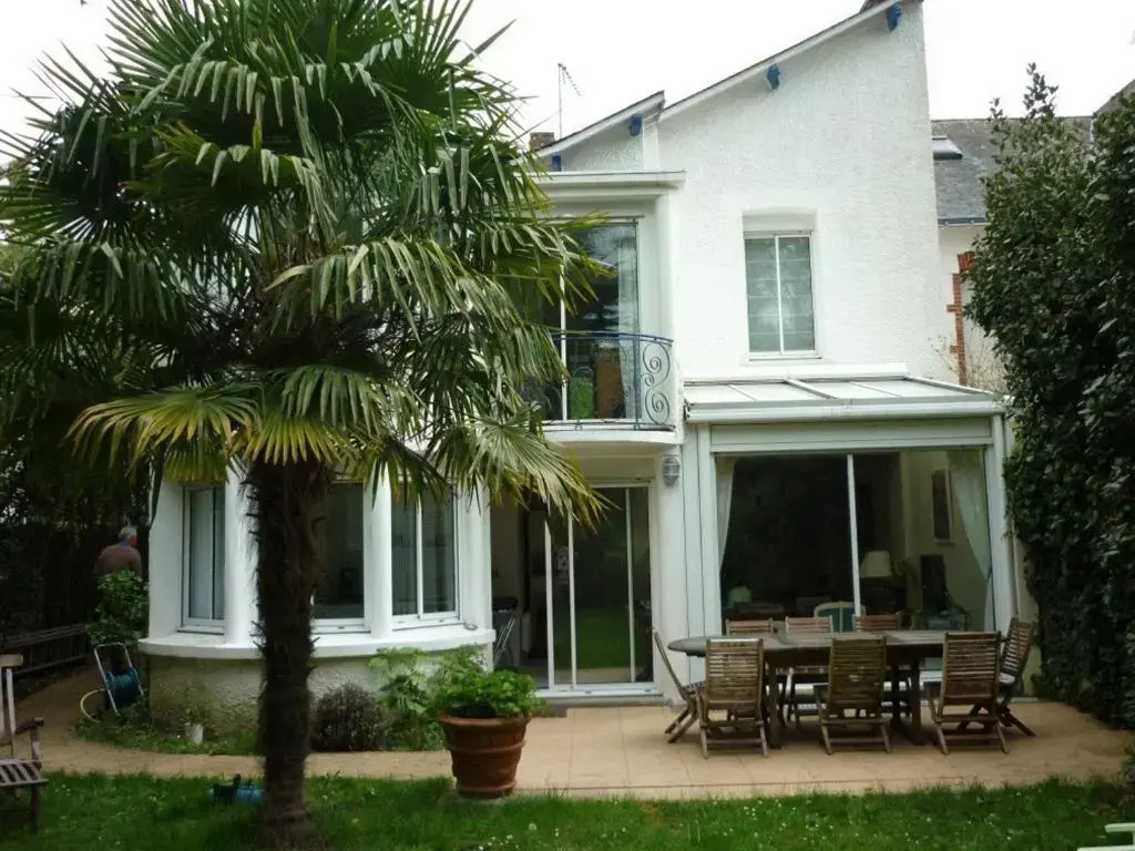 Houses  Villas for 8 People