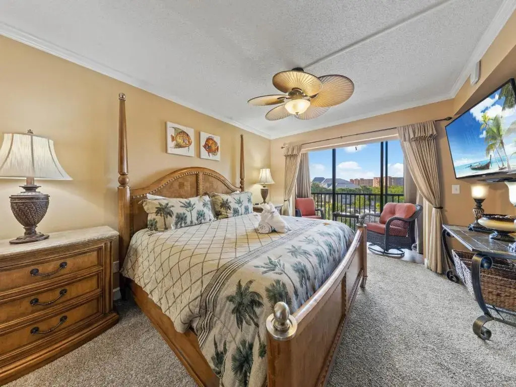Windward Point 212, 2 Bedroom, Heated Pool Access, Bay View, WiFi, Sleeps 4