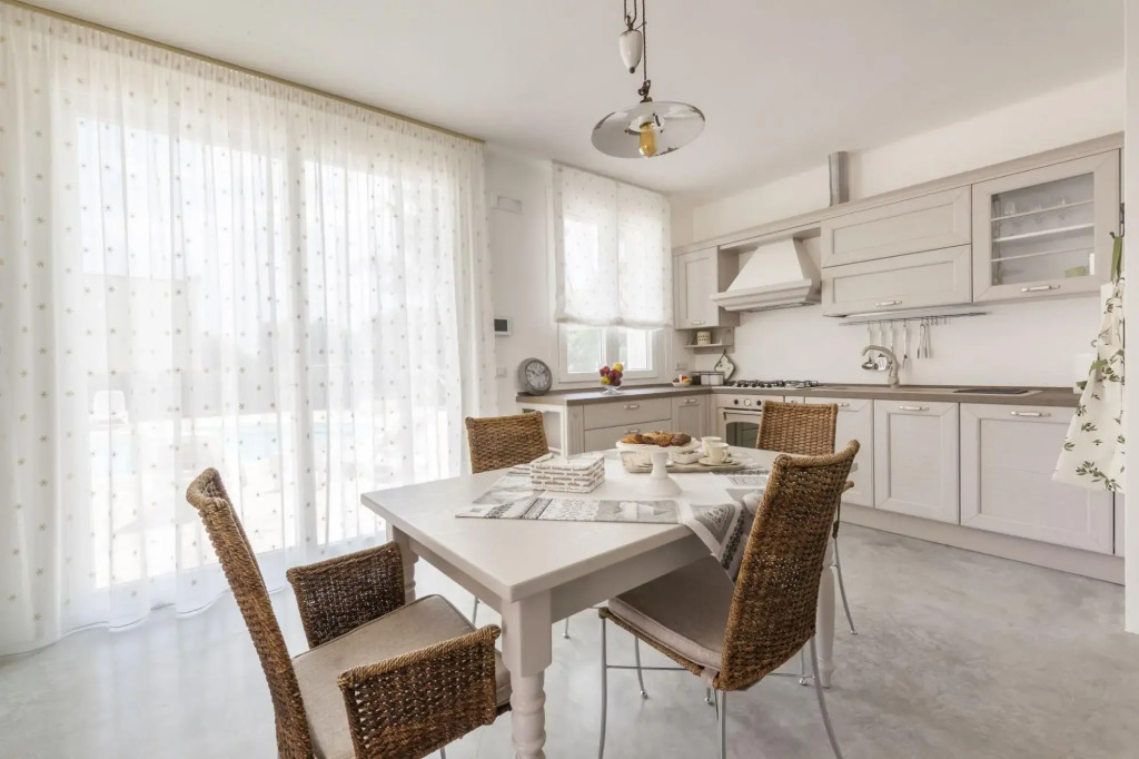 Charming house in a villa with pool and garden in Santa Caterina-Casina Greca