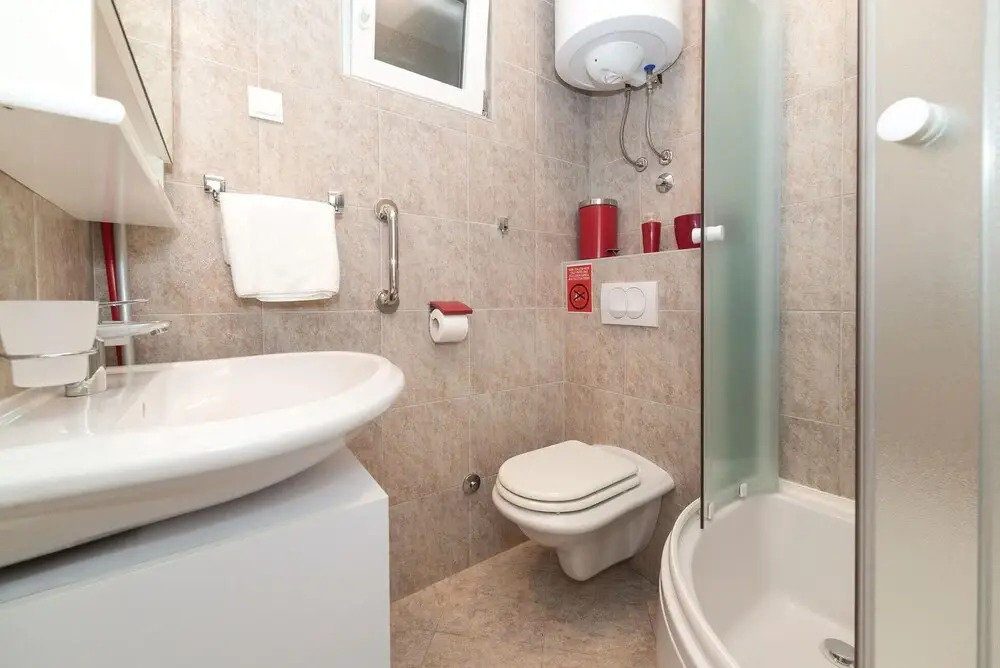 Amazing Home in Seget Donji With Wifi and 5 Bedrooms