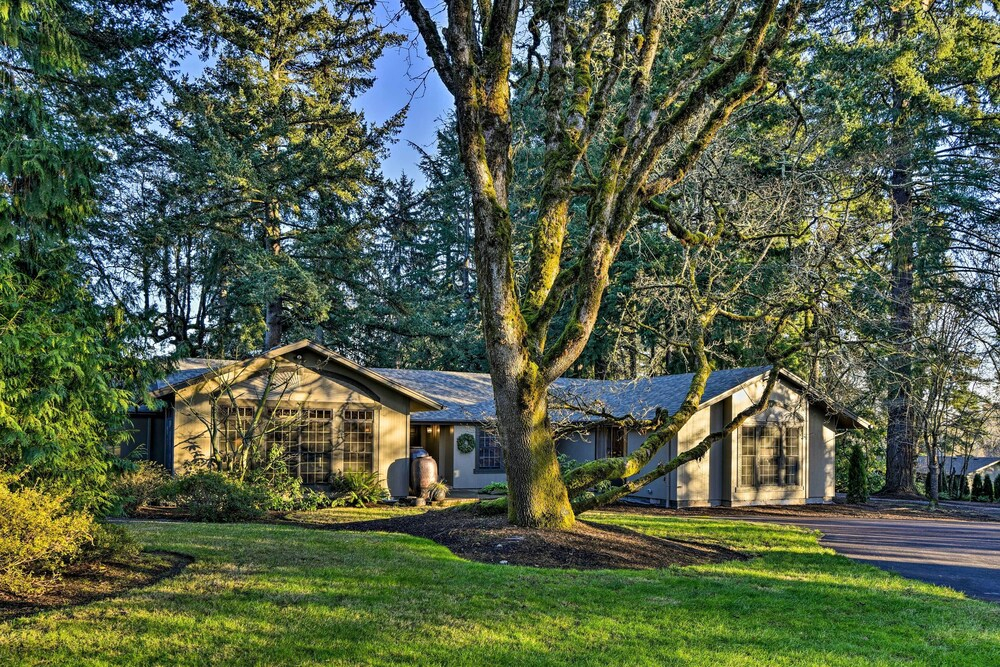 Spacious Hillsboro Home ~ 18 Mi to Portland!