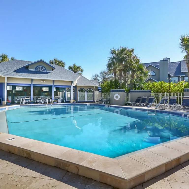 Ground Floor Sun Beach Club - Walking Distance to car Free Beach Sbc884
