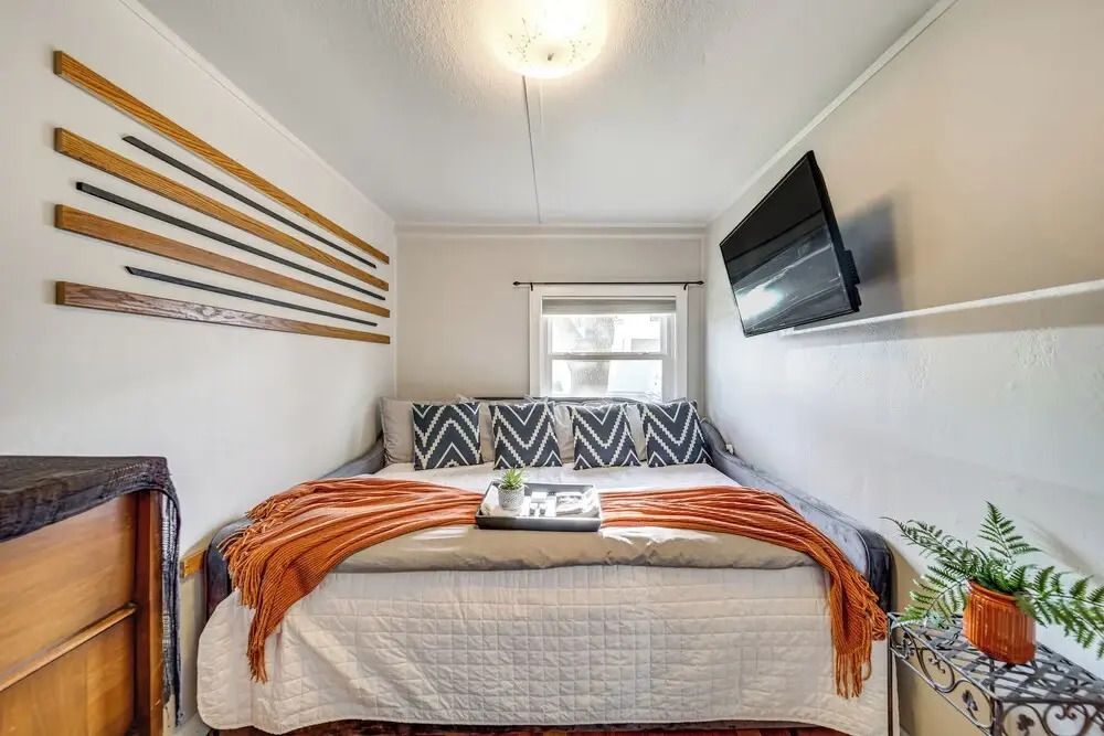 1 Mi to Camels Back Park: Boise Studio w/ Patio!