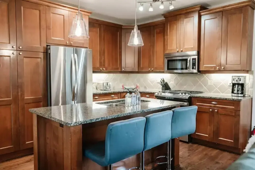 Lakefront Beachfront top Floor Condo w Pool