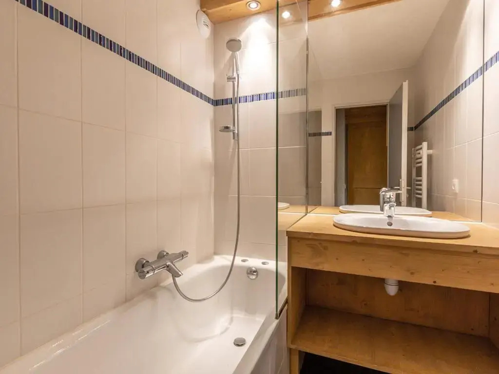 Appartement Les Allues-Méribel, 2 pièces, 5 personnes - FR-1-355-129