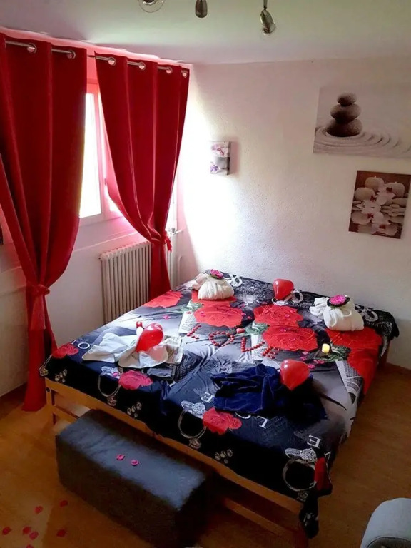 Studio in Bevaix, With Pool Access, Enclosed Garden and Wifi